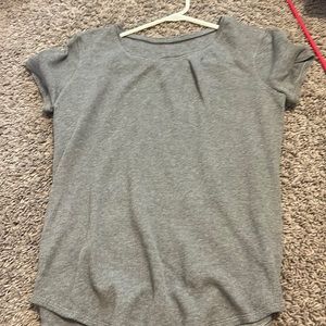 Women’s lulu lemon grey tee.